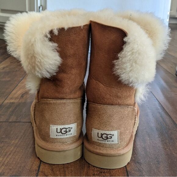 UGG Bailey Button Genuine Shearling Lined Boot Size 9 - Picture 5 of 5